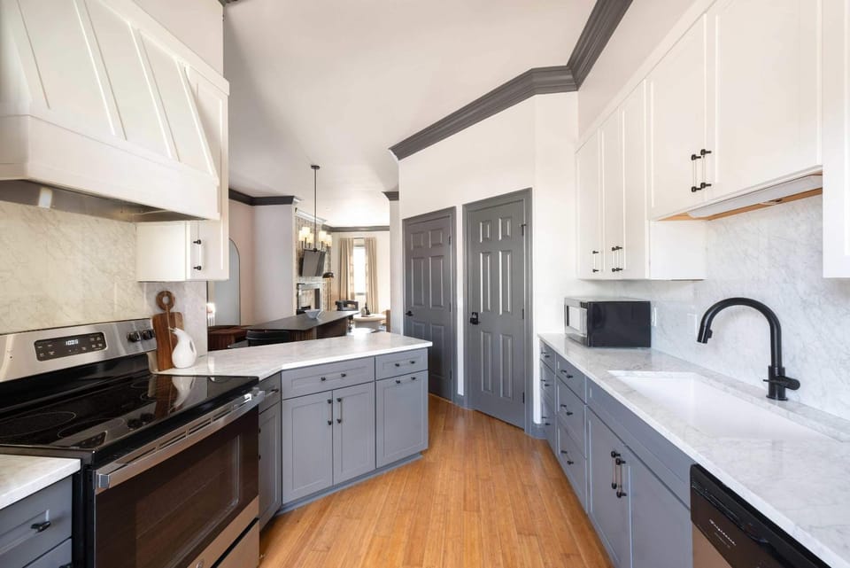 Renovated Townhome Near Forsyth Park Parking House in Savannah
