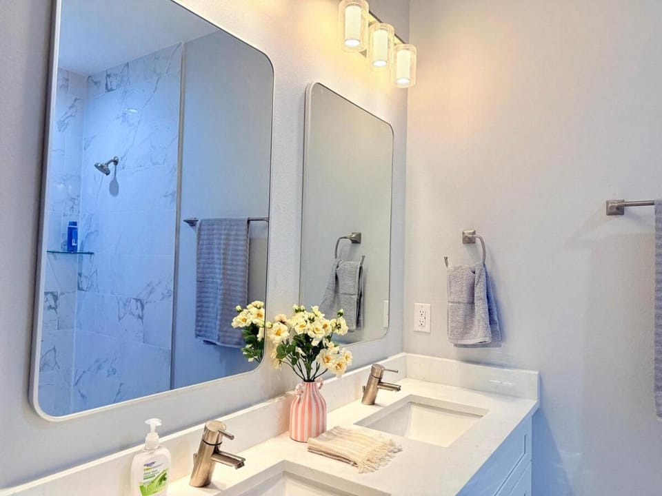 Bright And Spacious 4-2 Home Near Beaches & Dining House in North Port