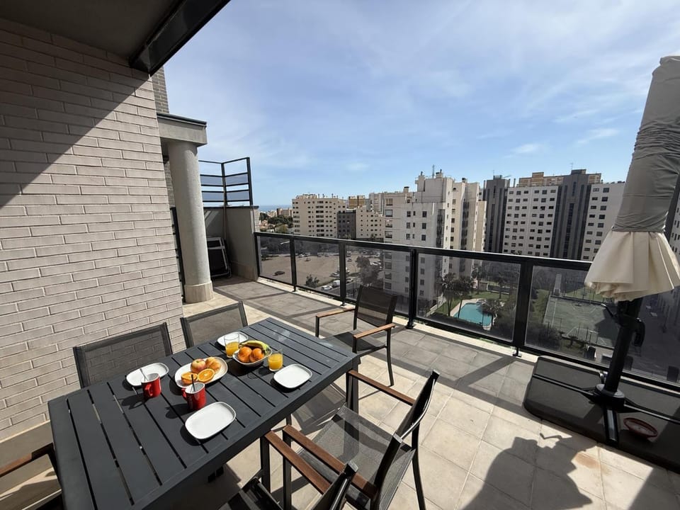 View (from property/room), Balcony/Terrace, City view