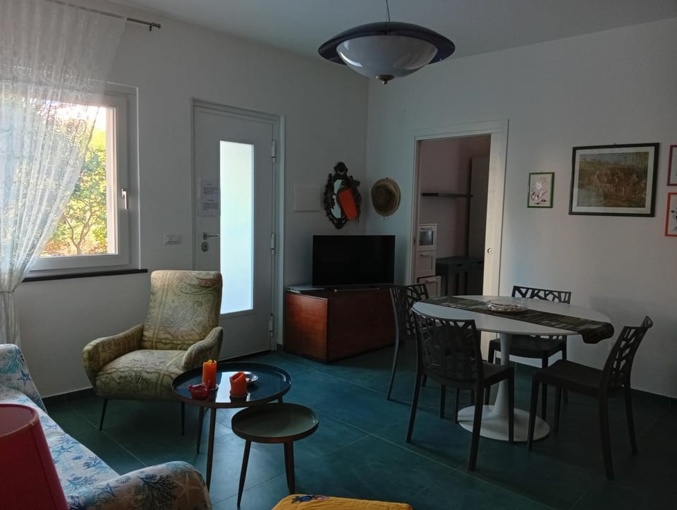 House with garden close to the beach free parking House in Campania