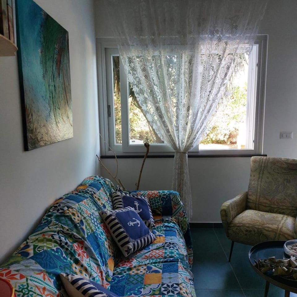 House with garden close to the beach free parking House in Campania