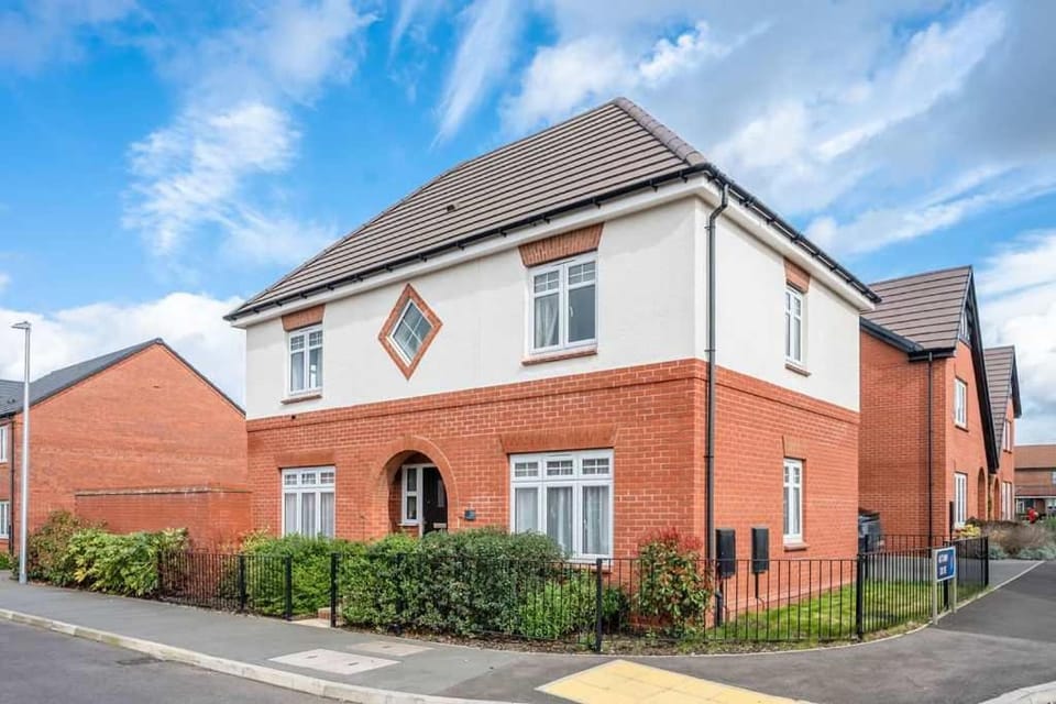 Leamington Spa Retreat - Garden - Parking - 5 mins House in Warwick