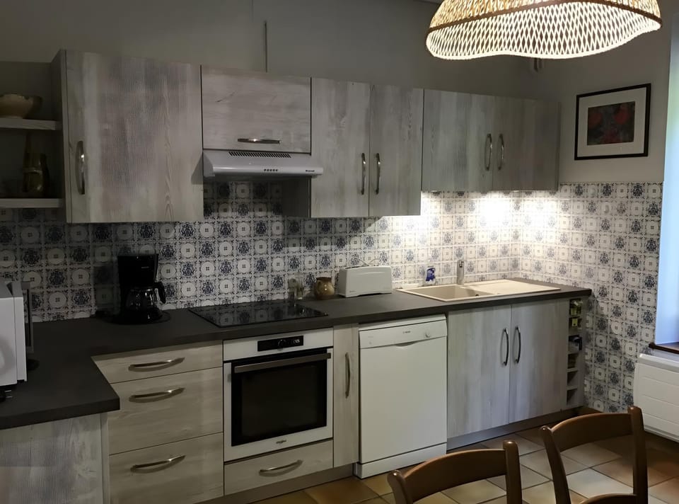 Kitchen or kitchenette, Living room