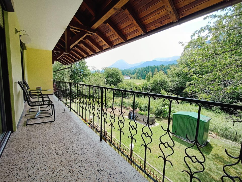 View (from property/room), Balcony/Terrace, Garden view
