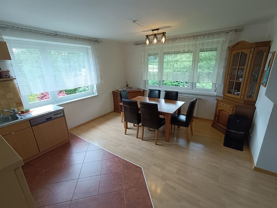 Seating area, Dining area