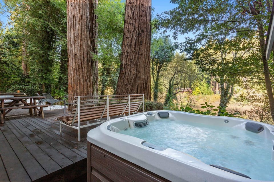 Cozy Riverfront Cabin with Dock Fire Pit & Dogs OK Cabin in Monte Rio