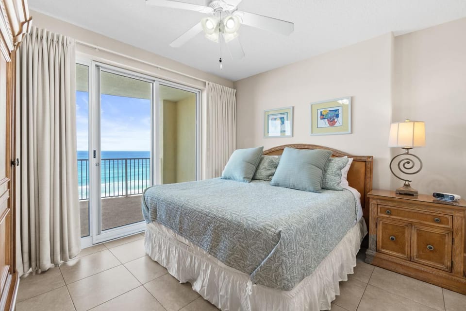 Bed, Bedroom, Sea view
