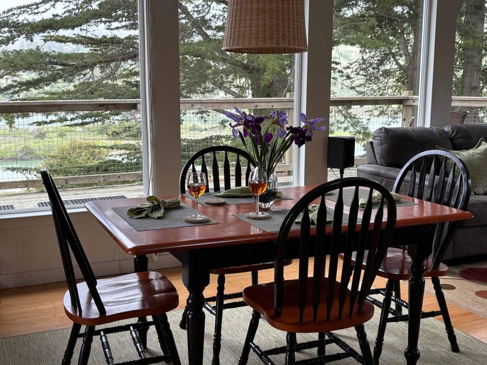 2BR Estuary Views with Spa and Easy Ocean and River Access House in Jenner