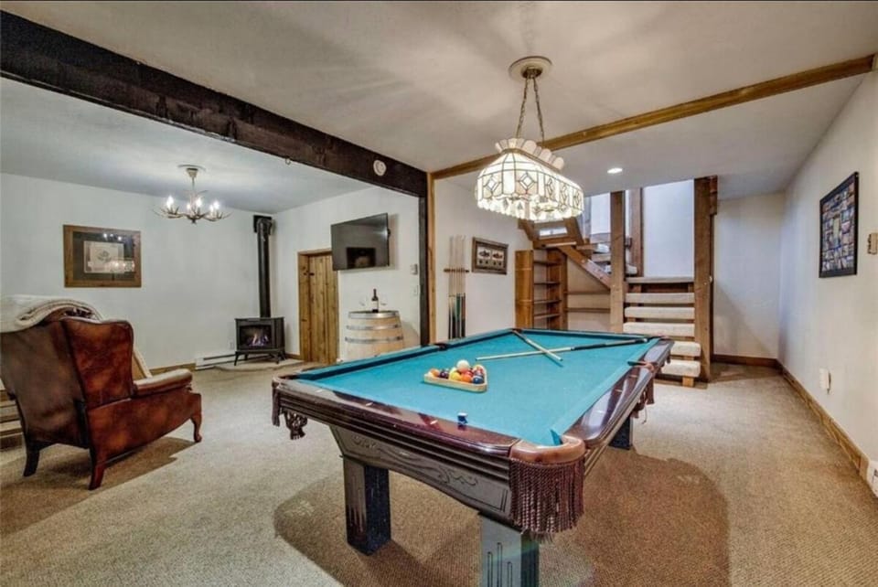 Billiard, Game Room