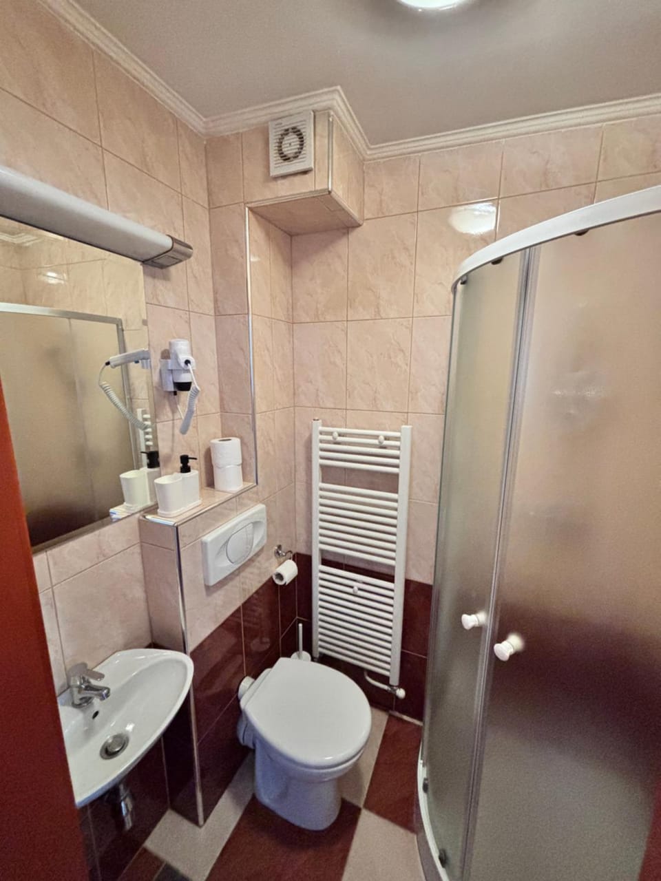 Shower, Toilet, Bathroom, towels