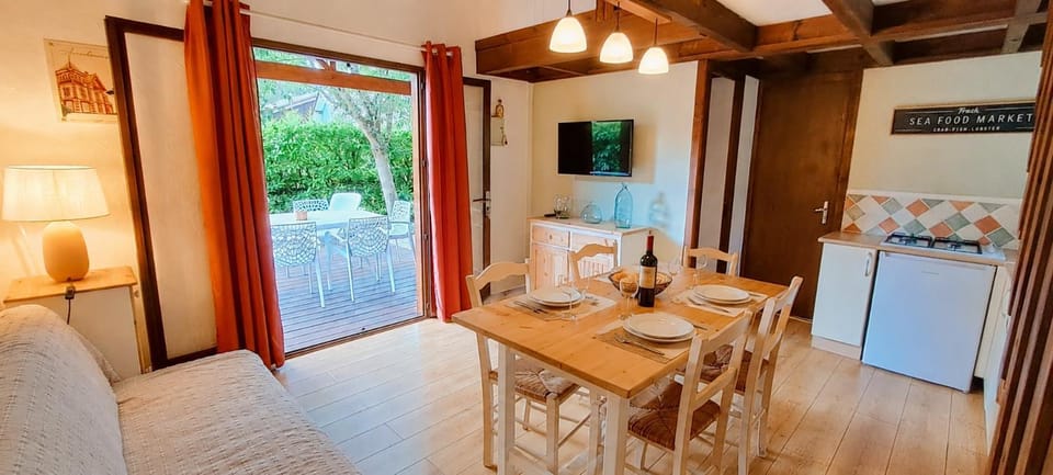 Plénitude arborée, Chalet Khélus avec piscine Chalet in Gujan-Mestras