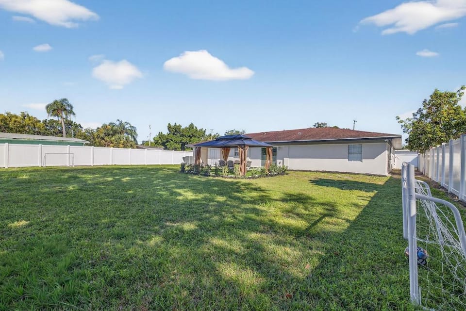 Central Tampa 3BR-2BA Near Stadium & Airport House in Egypt Lake-Leto