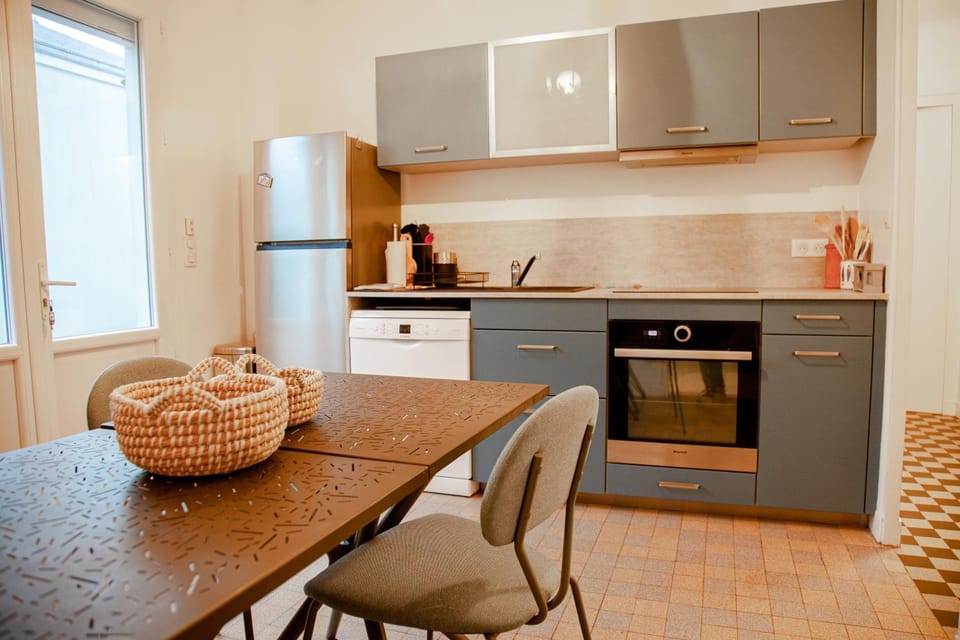 Kitchen or kitchenette, Dining area, dishwasher, oven, stove
