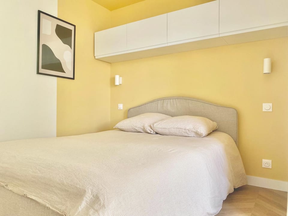 Bed, Photo of the whole room, Decorative detail, Bedroom