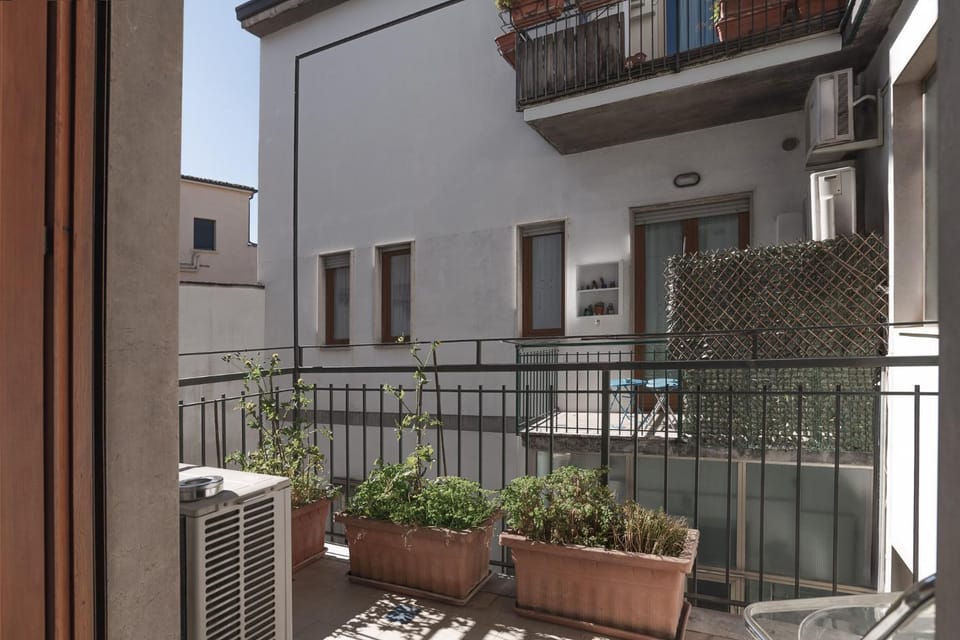 100m to Arena 3BR Luxury Stay Verona Apartment in Verona