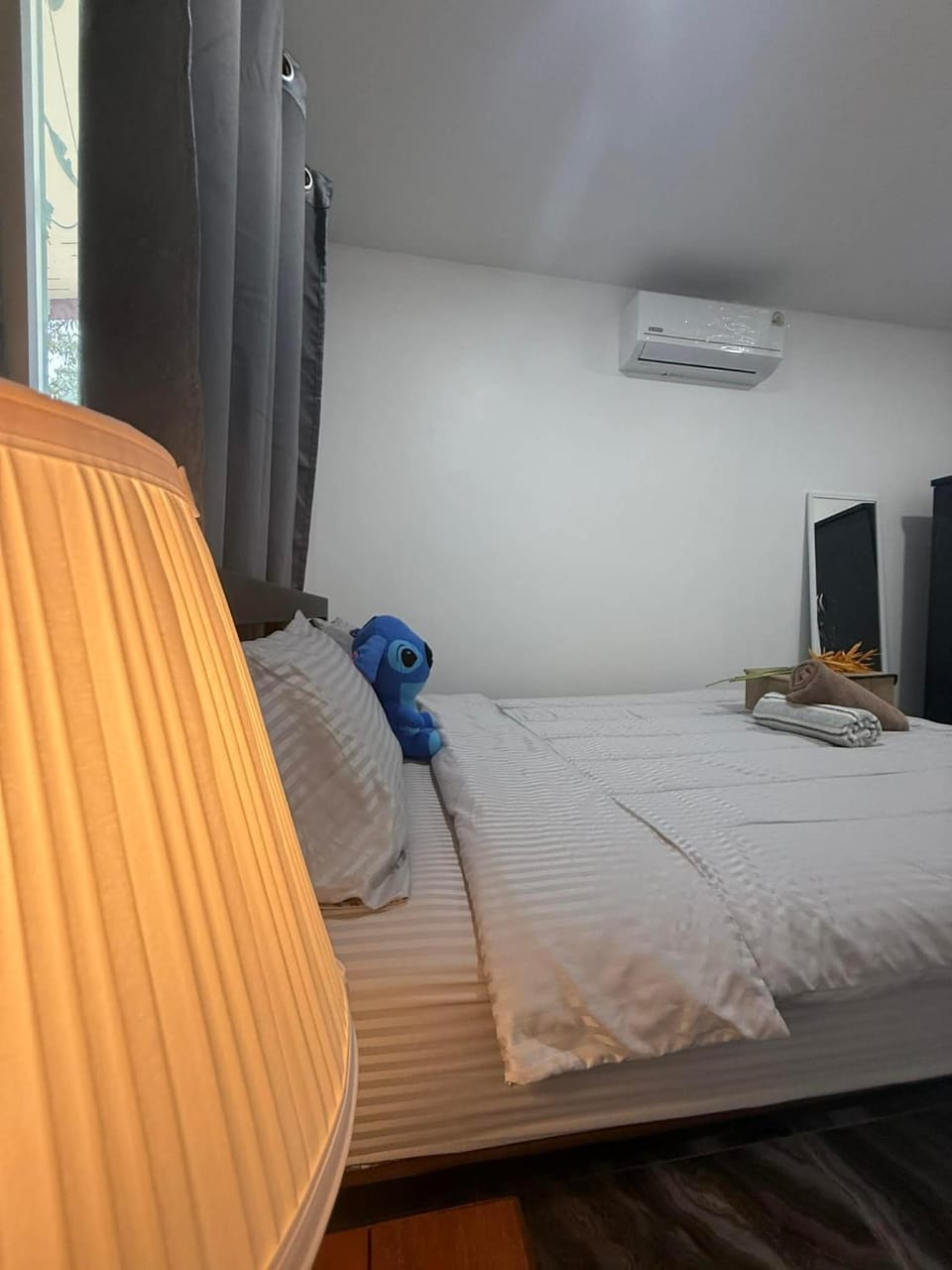 Bed, Photo of the whole room, Bedroom, air conditioner