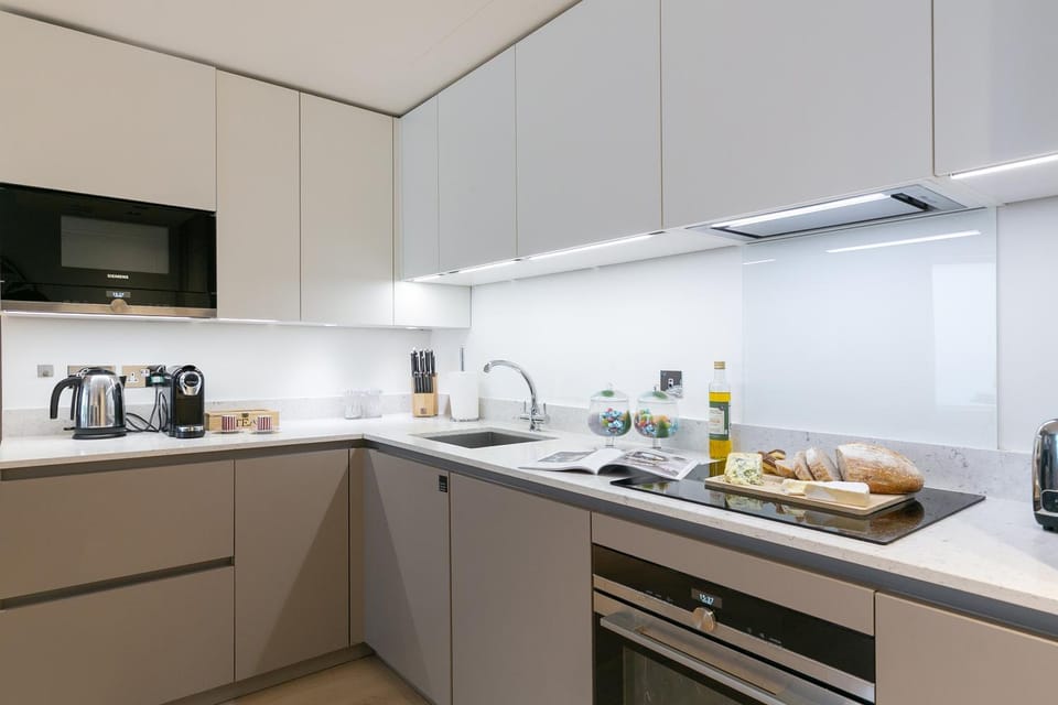 Coffee/tea facilities, Kitchen or kitchenette, stove, toaster
