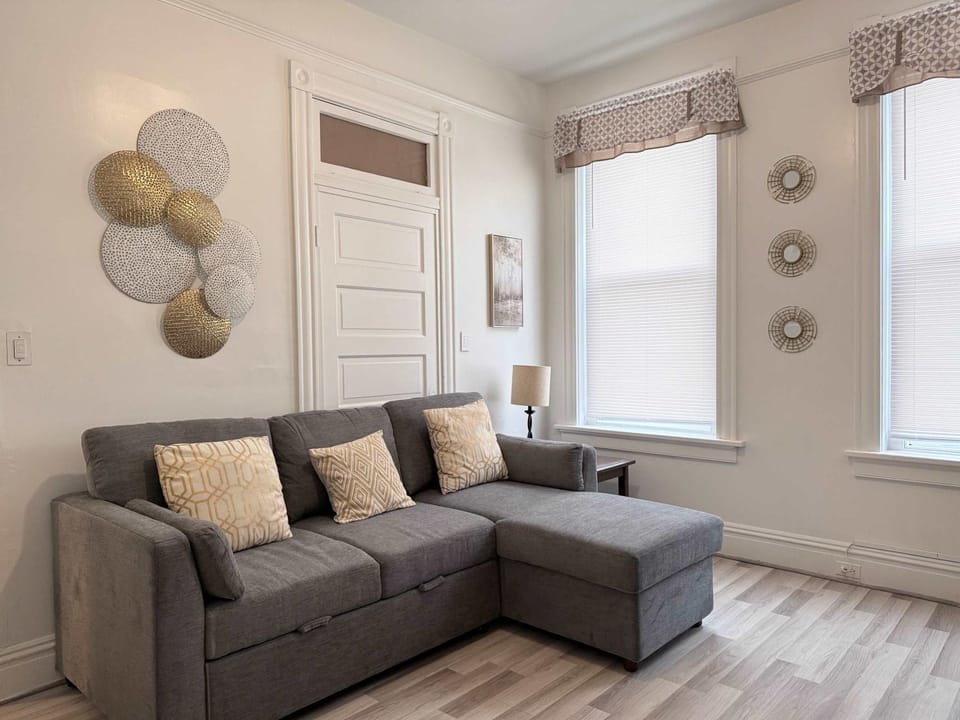 The Fan Comfort Stay near VCU Free Parking Fenced Yard Apartment in Richmond