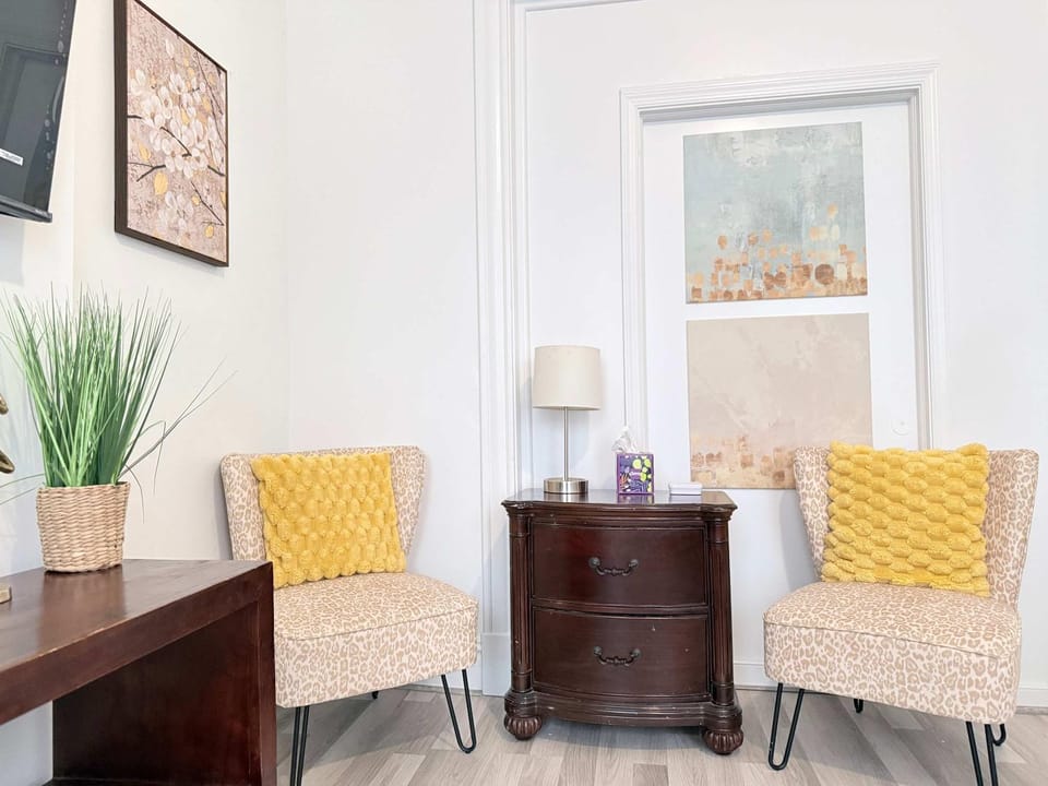 The Fan Comfort Stay near VCU Free Parking Fenced Yard Apartment in Richmond