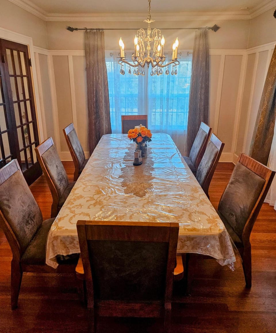 Grand Heritage Home: Steps from Lake Carlsbad House in Carlsbad