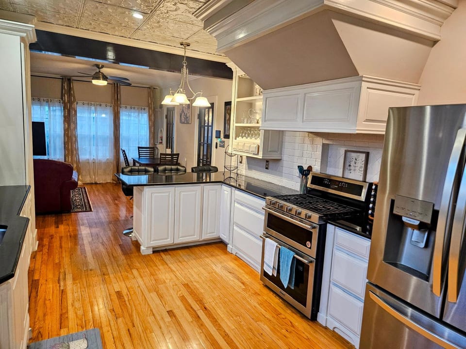Grand Heritage Home: Steps from Lake Carlsbad House in Carlsbad