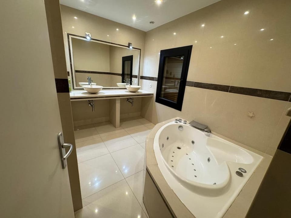 Private Spa & Zen Atmosphere Apartment in Île-de-France