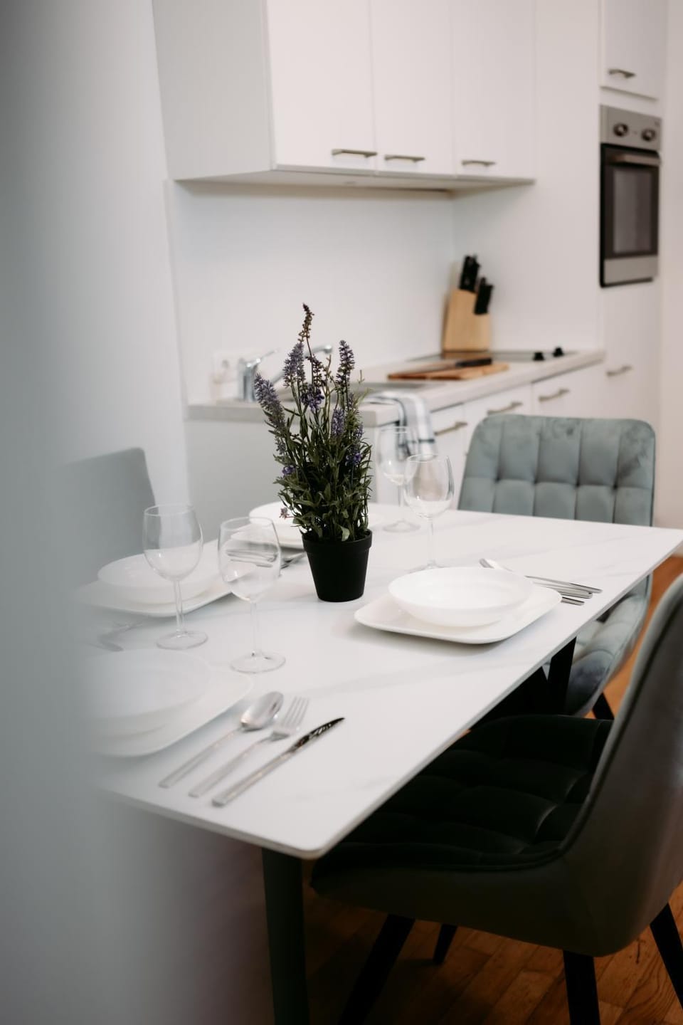 Kitchen or kitchenette, Seating area, Dining area, Food, Food