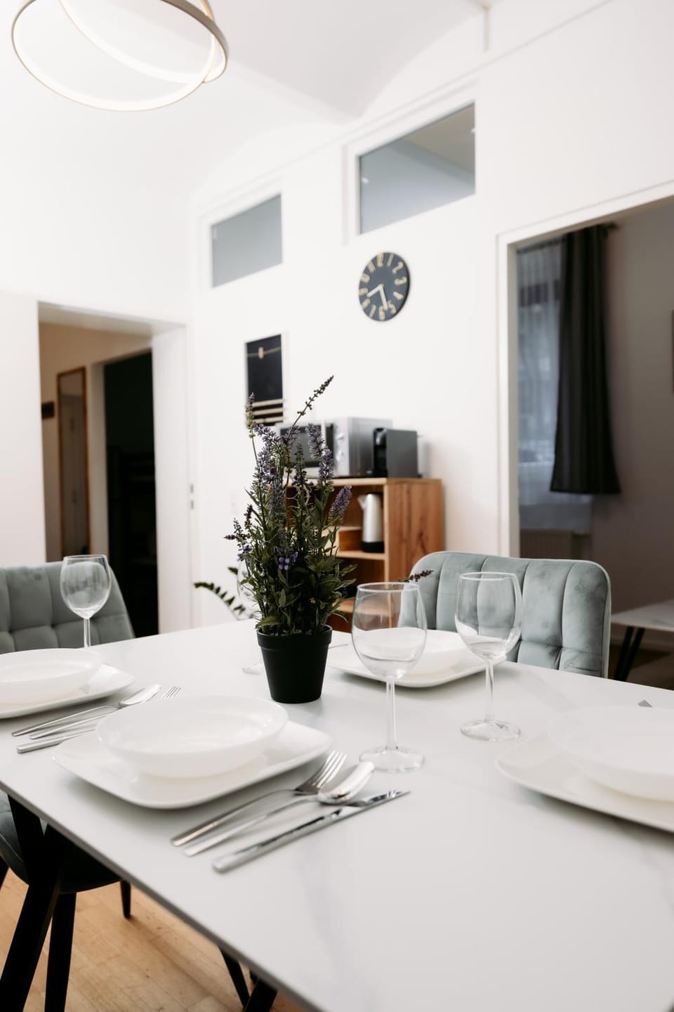 Seating area, Dining area, Food
