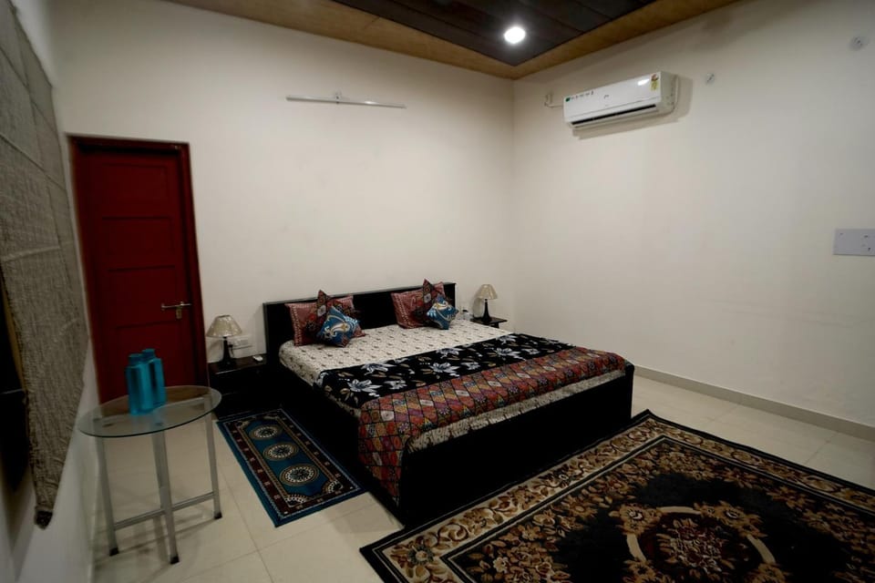 Basant Niwas Peaceful Stay Dayal Bagh Agra Bed and Breakfast in Agra