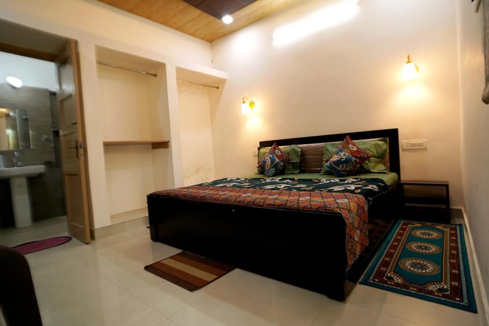 Basant Niwas Peaceful Stay Dayal Bagh Agra Bed and Breakfast in Agra