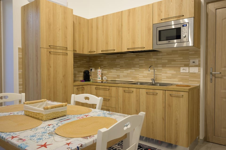Kitchen or kitchenette, Dining area, kitchen