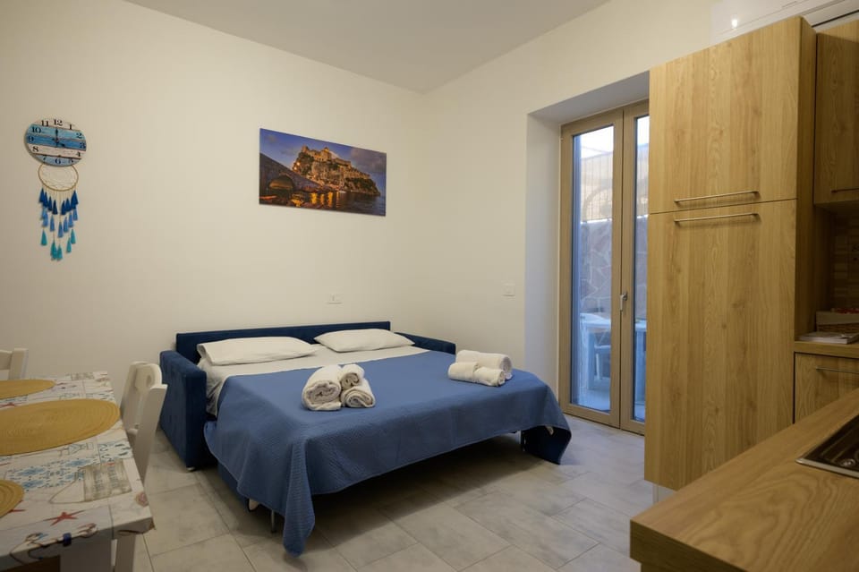 Bed, Photo of the whole room, towels