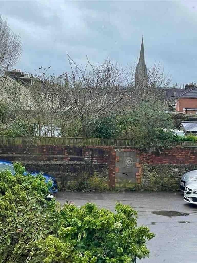 Renovated Home near Salisbury Centre & Nearby Parking House in Salisbury