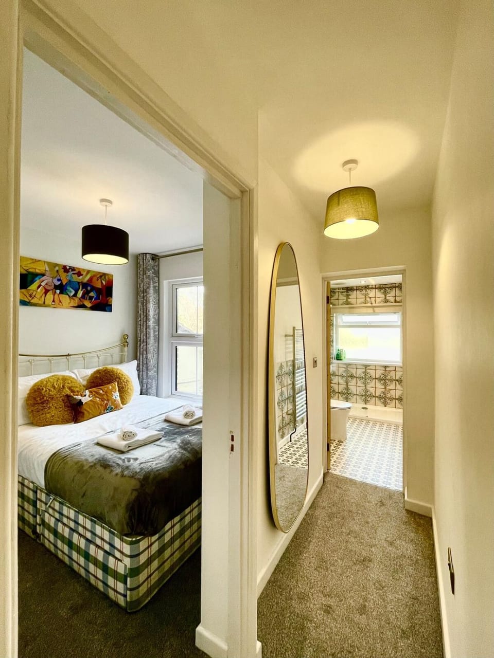 Renovated Home near Salisbury Centre & Nearby Parking House in Salisbury