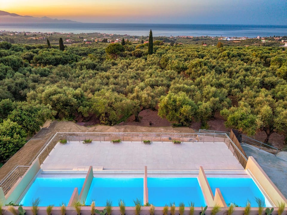 Day, Natural landscape, Bird's eye view, Pool view, Sea view, Swimming pool, Sunrise, Sunset, sunbed