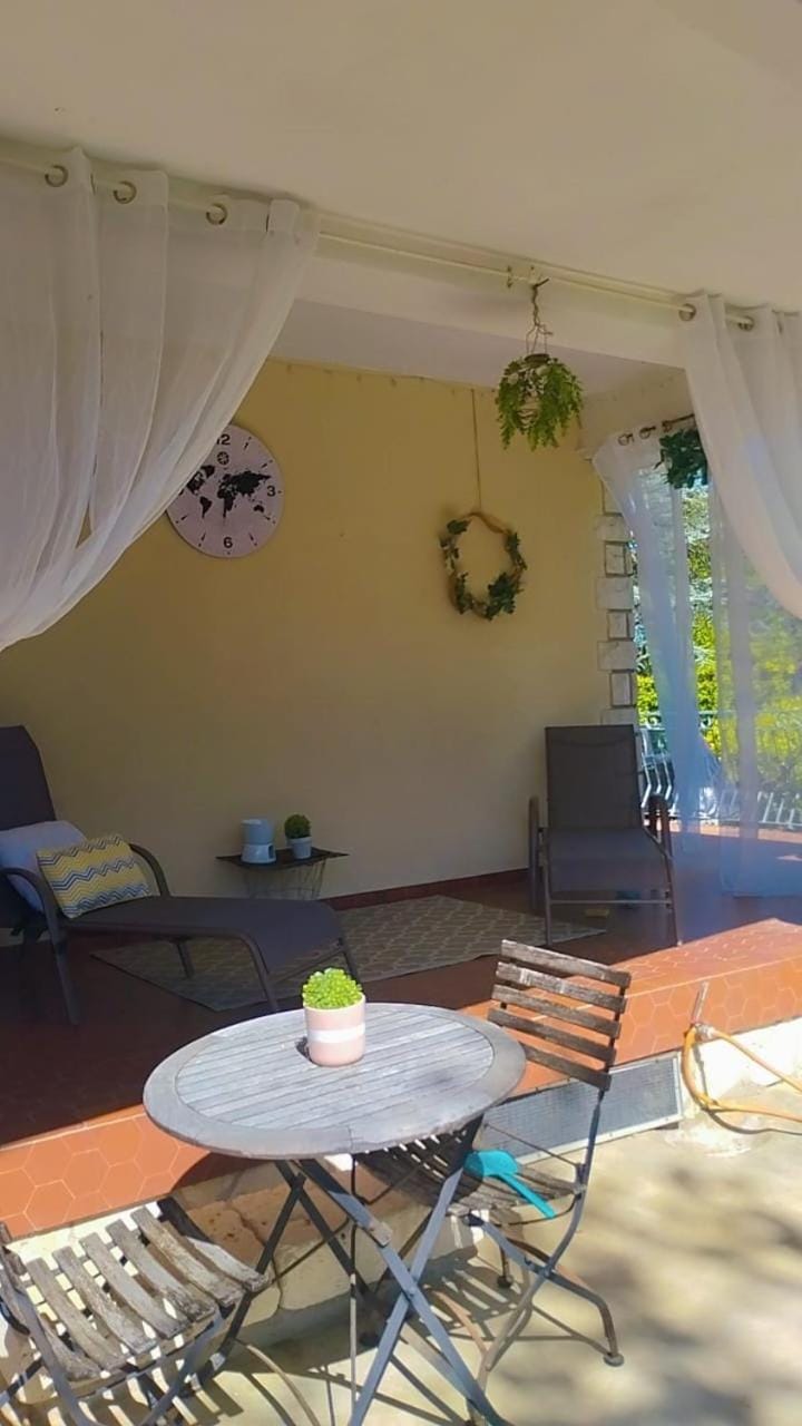 Patio, Garden, Seating area, Dining area