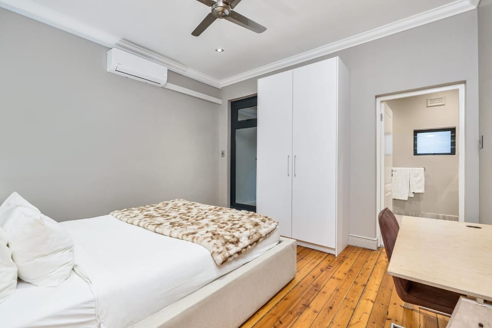 Bed, Photo of the whole room, Bedroom, air conditioner