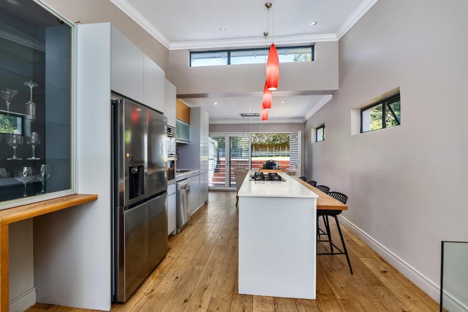 Kitchen or kitchenette, Dining area, dishwasher, oven, stove