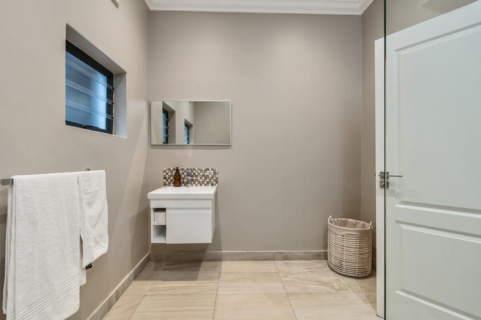 Toilet, Bathroom, towels