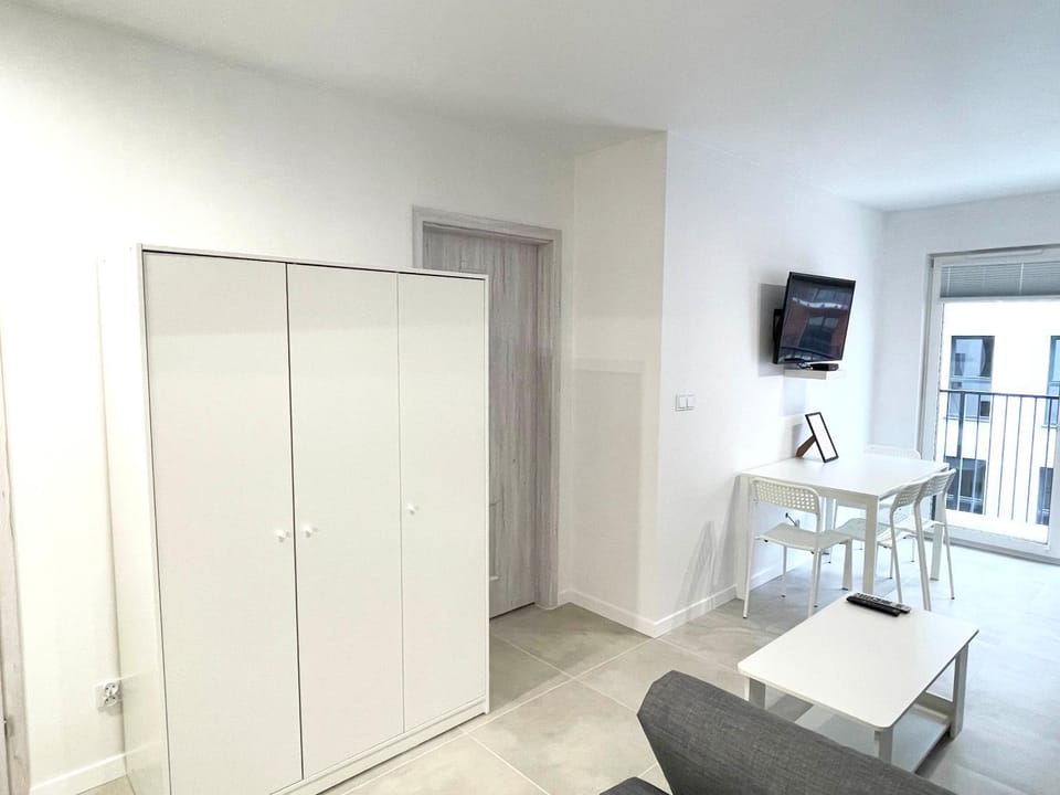 TV and multimedia, Seating area, Dining area