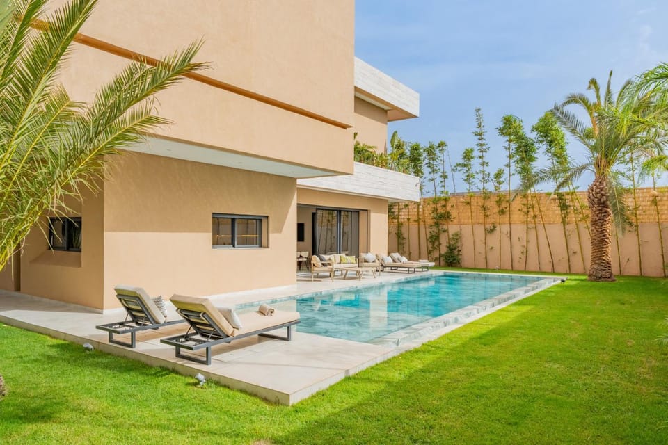 Day, Garden, Swimming pool, sunbed