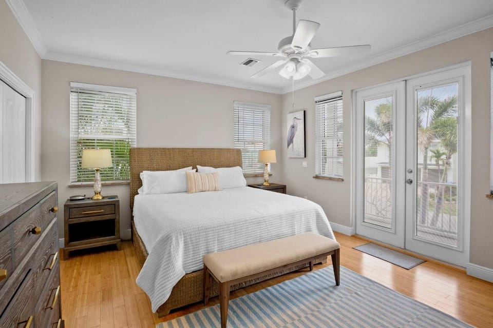 Holmes Beach - Pool - Minutes to Beach - Sleeps 8 House in Holmes Beach