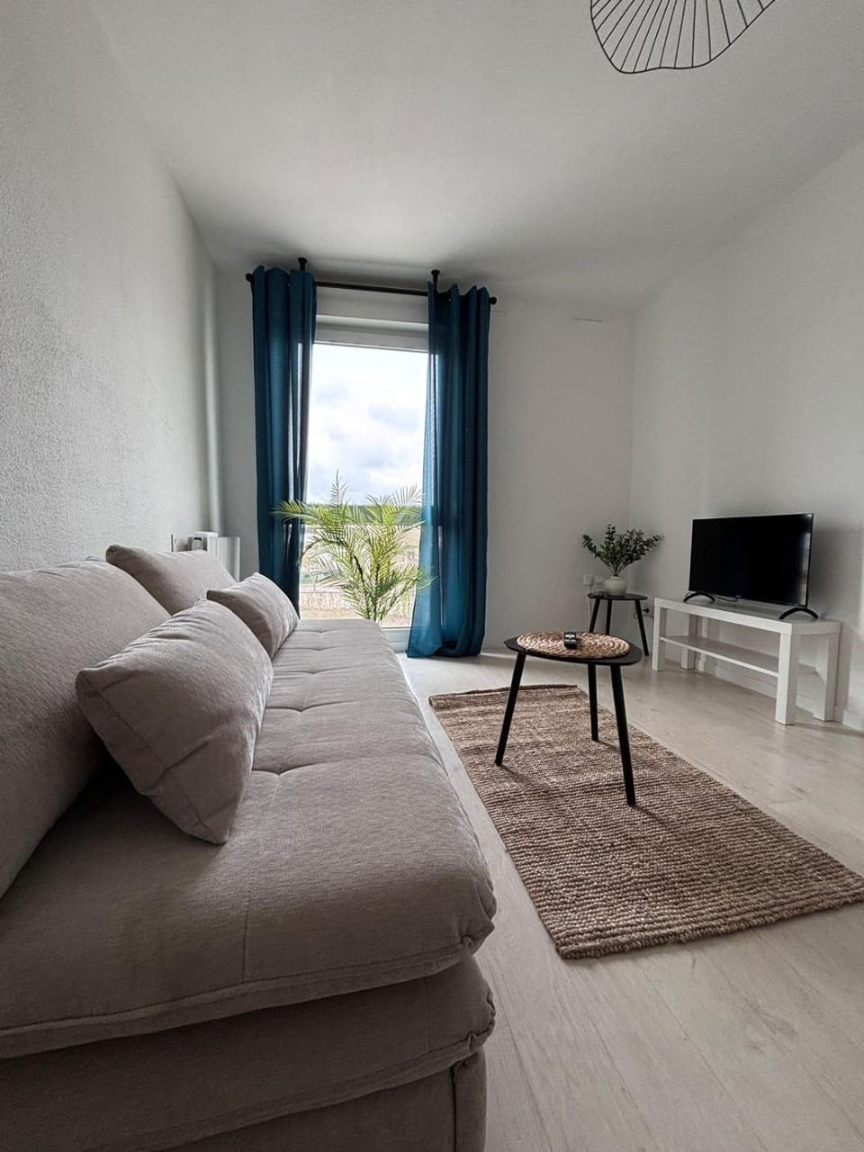 Bed, Living room