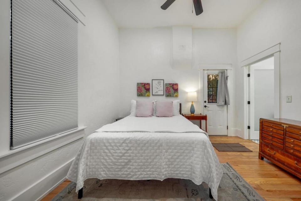 Historic Duplex, Near 4th and Congress, 1 BR 1 BA House in Tucson