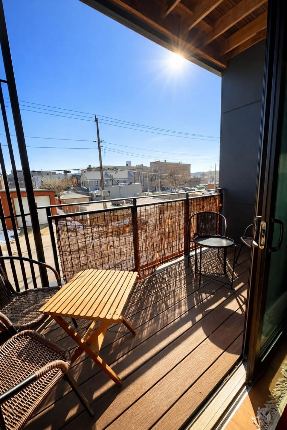Walker's Point Designer 2BR · Prime Location with Balcony and Gym · Sleeps 6 Apartment in Milwaukee