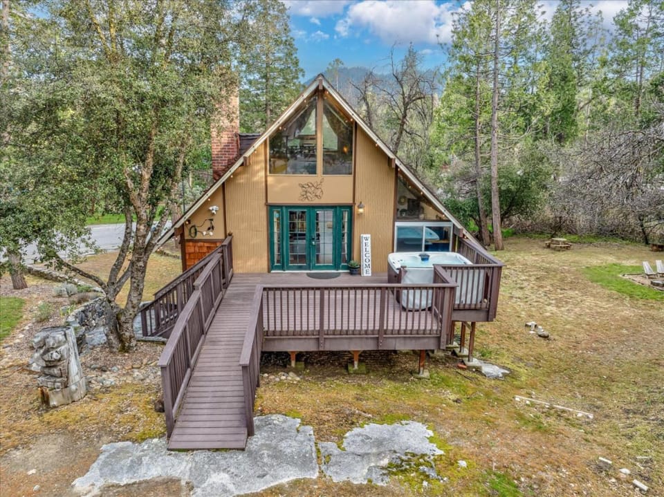 Cozy A-Frame Retreat with Private Hot Tub for 6 House in Bass Lake