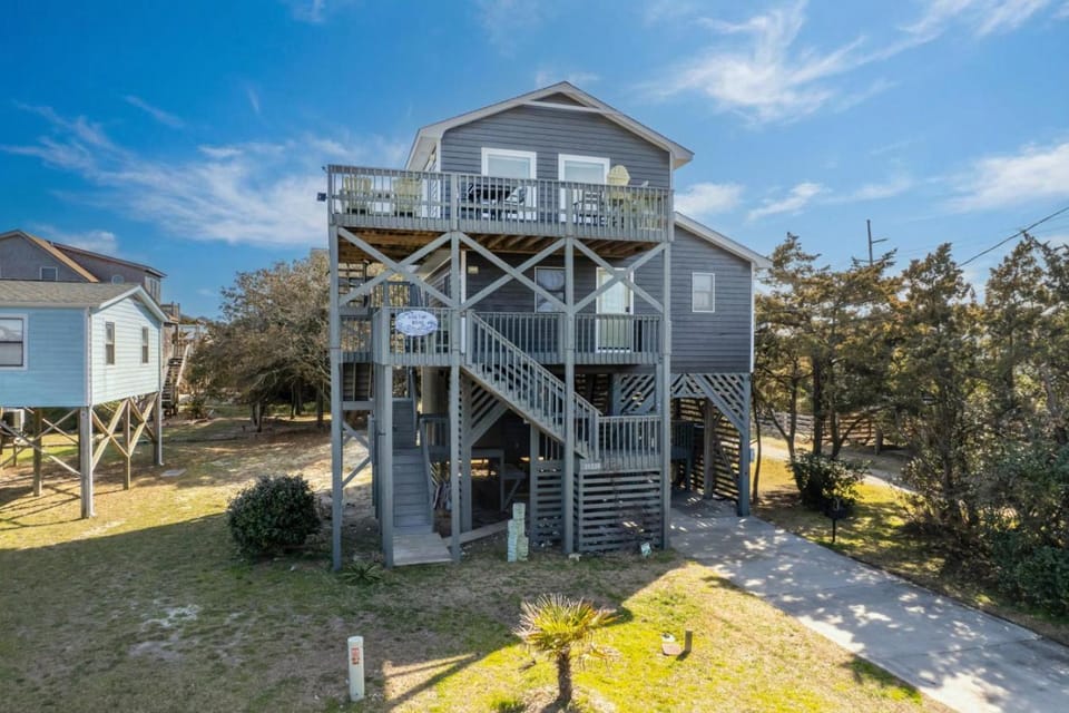 King Tide Rising by Rather Be Properties House in Avon