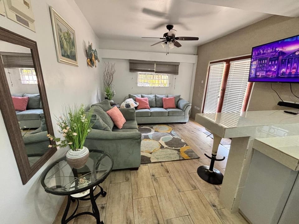 Communal lounge/ TV room, TV and multimedia, Living room, Seating area, Evening entertainment