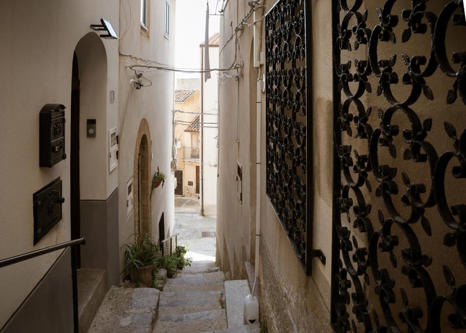 dellarocca4 House in Cefalu