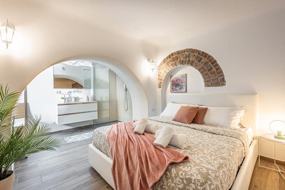 Shower, Bed, Bedroom